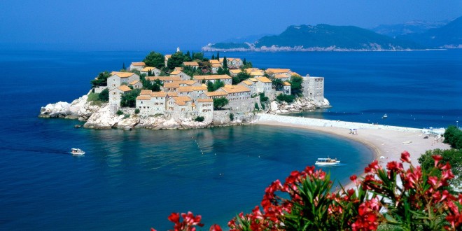 MUNTENEGRU- Albania        de la 249 €
